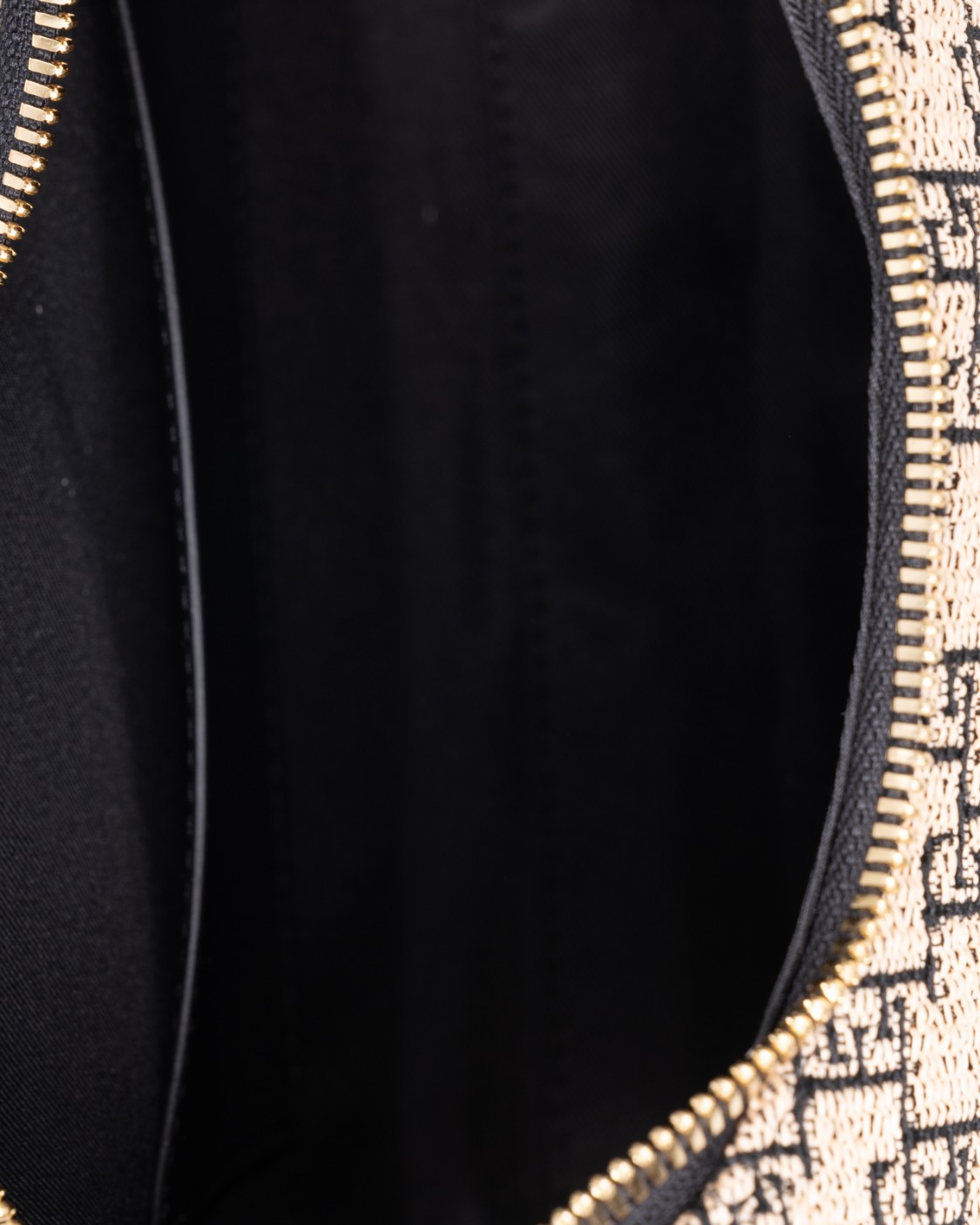 shop ELISABETTA FRANCHI  Borsa: Elisabetta Franchi borsa Hobo grande in rafia jacquard.
Fodera in cotone.
Spallaccio in tessuto effetto pelle.
Placca logo incisa a caldo.
Chiusura con doppia zip.
Composizione: 55% Poliestere 45% Poliammide.
Made in Italy.. BS22A42E2-BD9PAGLIA/NERO number 6519043